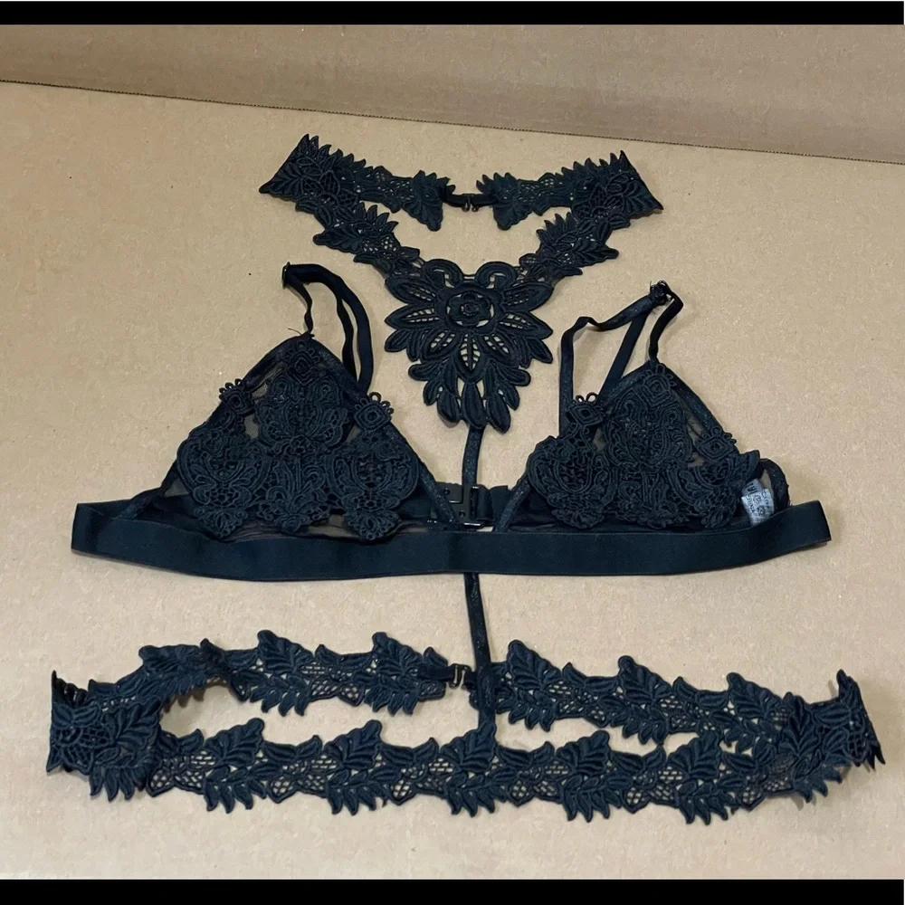 NWT Sexy Floral Bralette w/ Cage - Picture 2 of 5